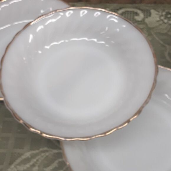 4 pc. Anchor Hocking Suburbia Fire King Swirl Salad Bowls with Gold Trim - Picture 3 of 10
